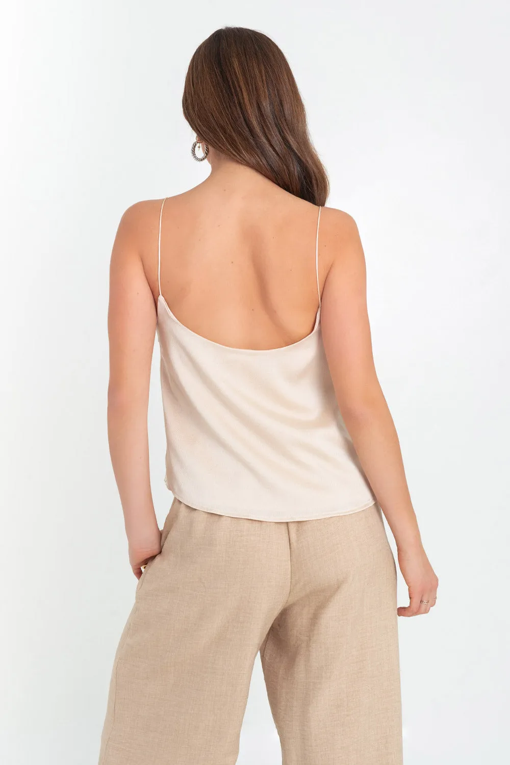 Blusa corta de fit fluido tirantes elásticos