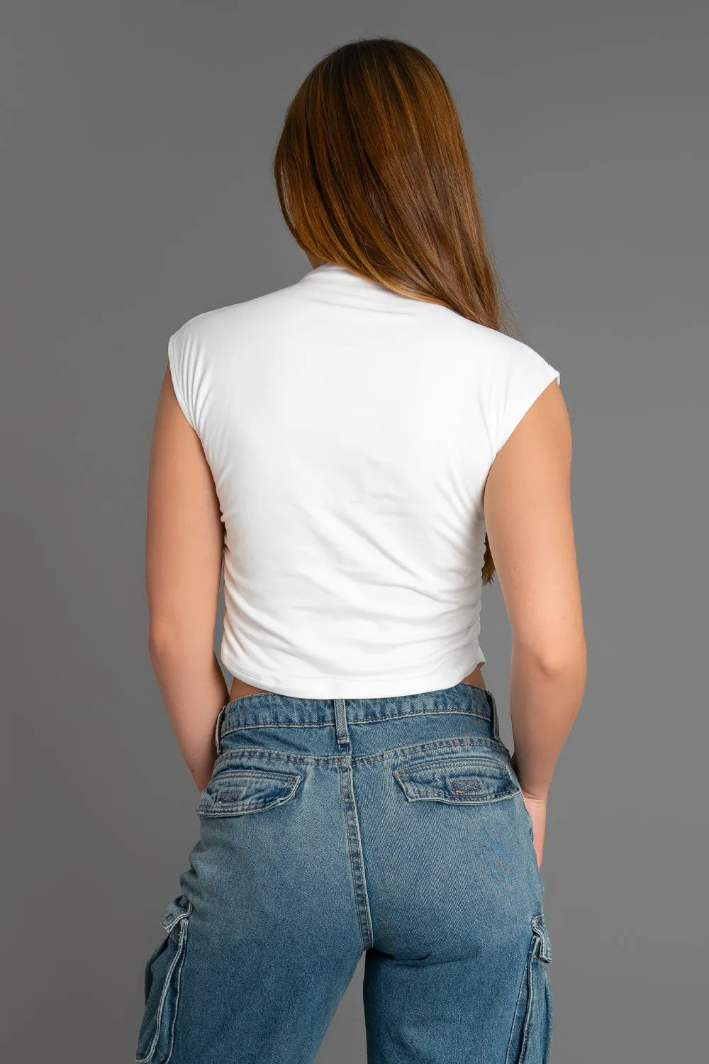 Crop top de cuello mock seguido con plisados